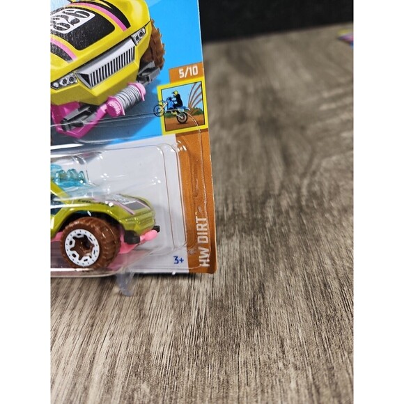 Hot Wheels Dune Daddy HW Dirt Green & Pink 1:64 Diecast Toy Car 2024 - Picture 2 of 4